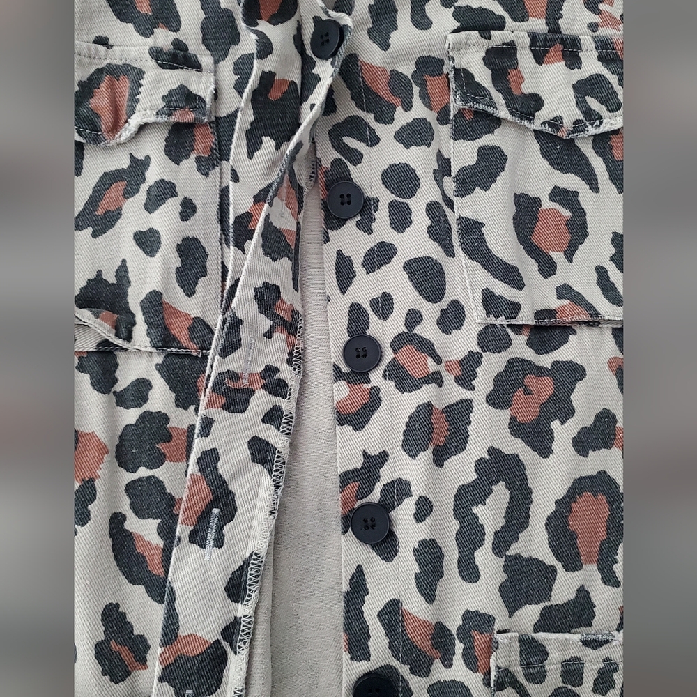 Leopard Vest size L - Picture 6 of 7